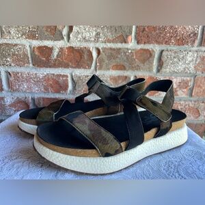OTBT Sierra platform sandals in the "Mud" (camo) colorway. Size 9-9.5